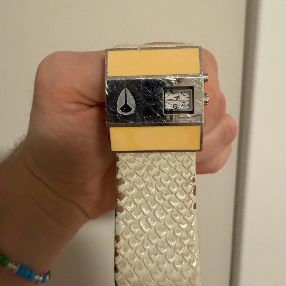 Nixon Square Face Stainless Steel Watch – 35 mm